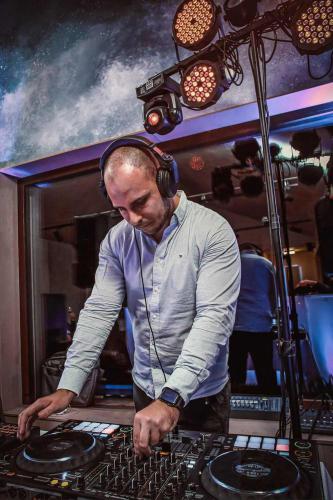 Mitől lesz igazán tapasztalt egy esküvői DJ? – A csapatjátékos, aki minden szolgáltatóval együttműködik